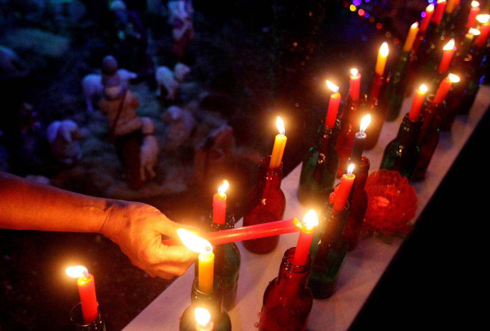 ¿Cuál es el origen de la celebración del Día de las Velitas en Colombia