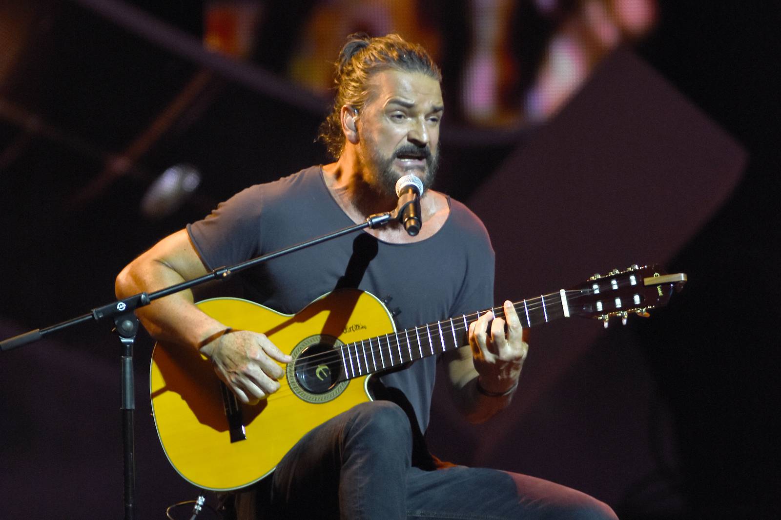 Fan se empelotó en concierto de Ricardo Arjona en Colombia Publimetro