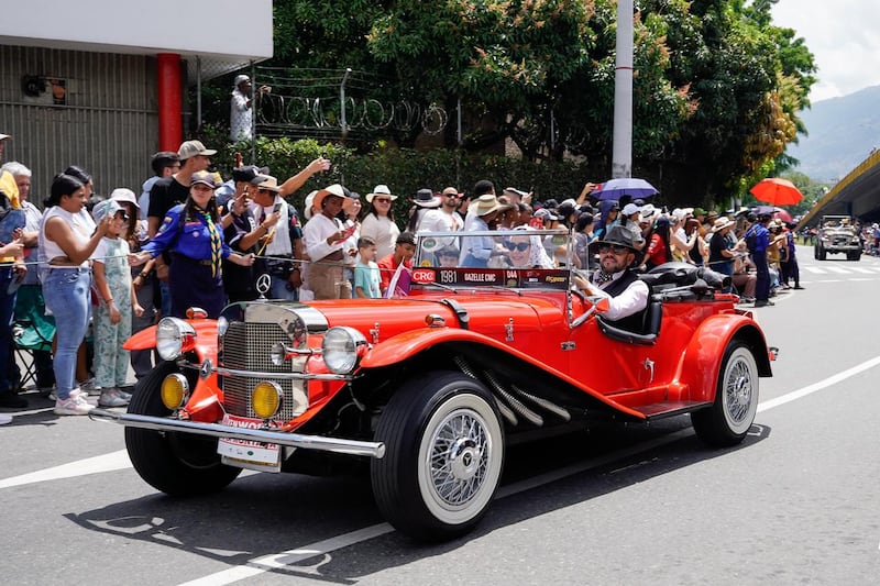 Versión 27 del Desfile de Autos Clásicos y Antiguos 2024