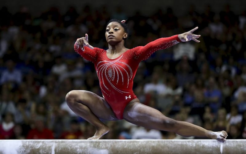 Vayan a Twitter y escriban #SimoneBiles para que vean el distintivo atribuido por la red social a la gimnasta estadounidense.