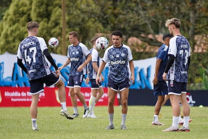 Vendsyssel FF, equipo de Blessd, llegó a Medellín para la pretemporada