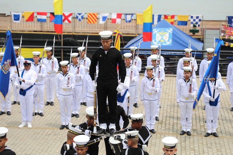 En medio de una ceremonia militar llegó a la ciudad el Buque Escuela A.R.C. Gloria para engalanar el Gran Malecón en Barranquilla.