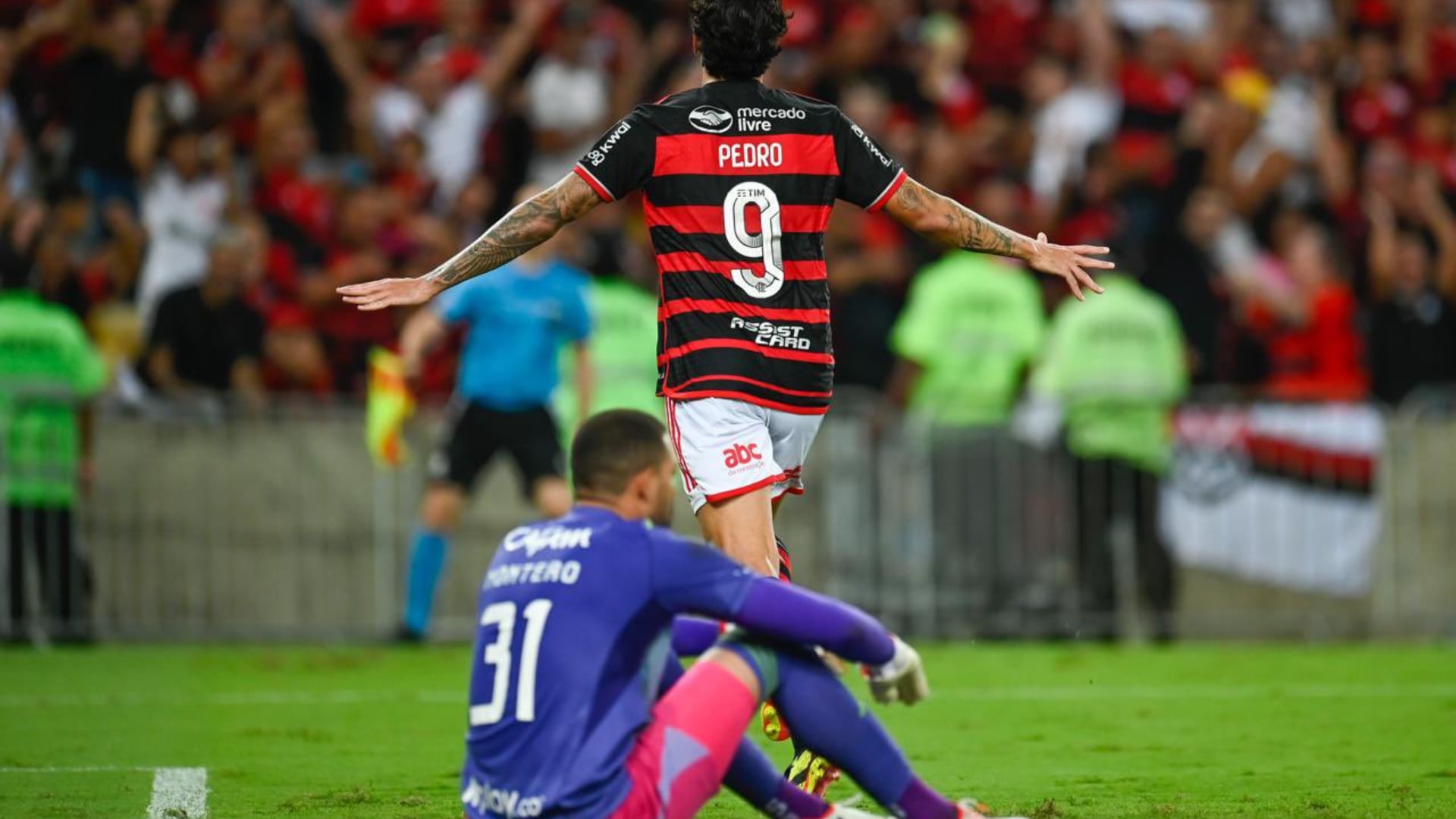 Carlos Antonio Vélez se pasó de picante con dos jugadores de Millonarios tras la derrota ante Flamengo