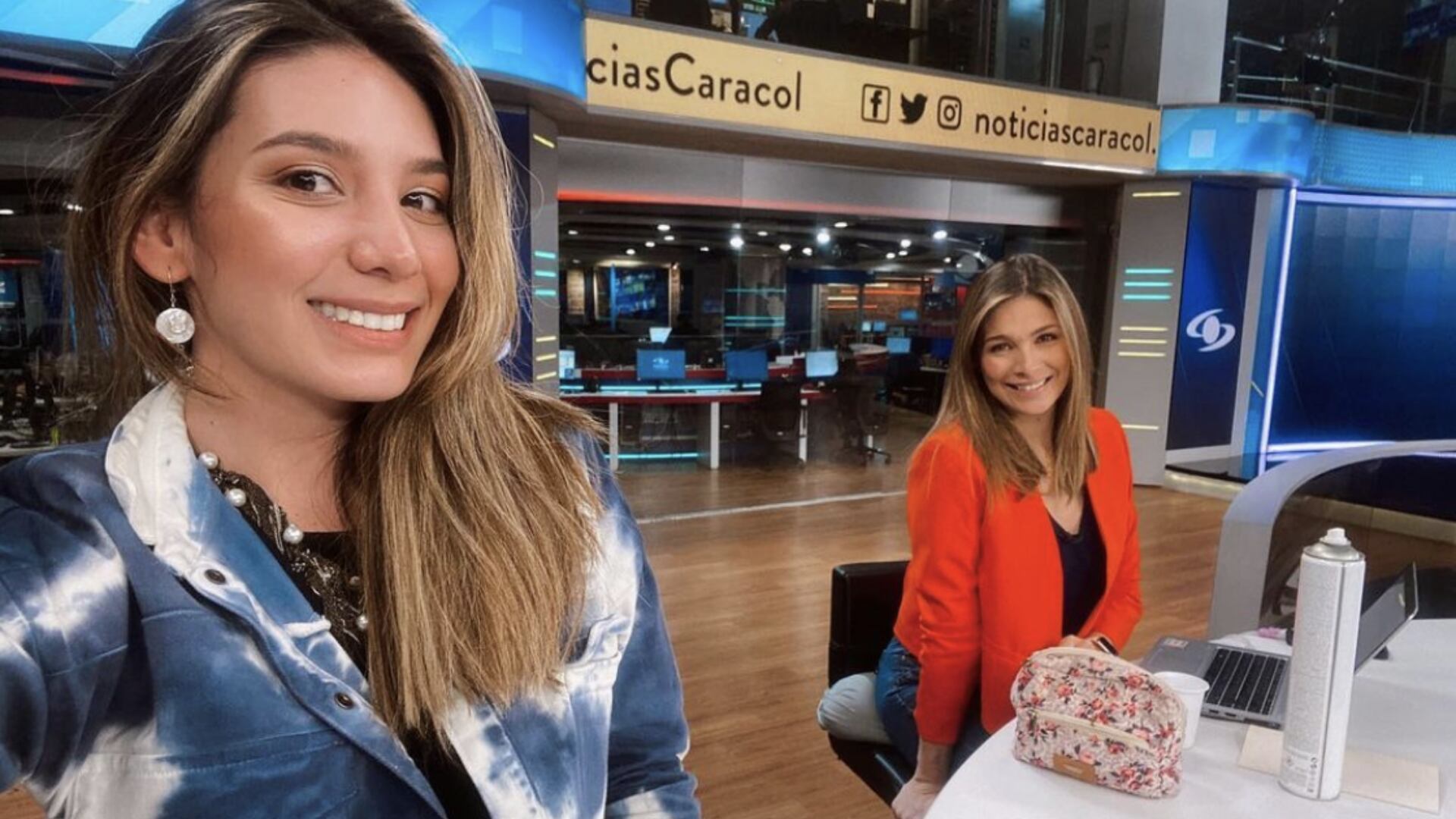 Periodista de Noticias Caracol 'pasó colores' por los tres errores en menos de un minuto