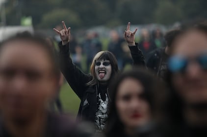 Público asistente a Rock al Parque 2022 en el Parque Simón Bolívar en Bogotá.