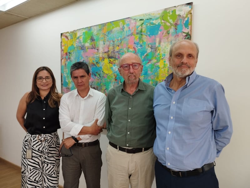 Katherine Castillo Rolong, jefe cultural del Banco de la República; Mario Torres del departamento de infraestructura del Banco de la República; el arquitecto Daniel Bermúdez y Diego Restrepo, gerente del Banco de la República en Barranquilla.