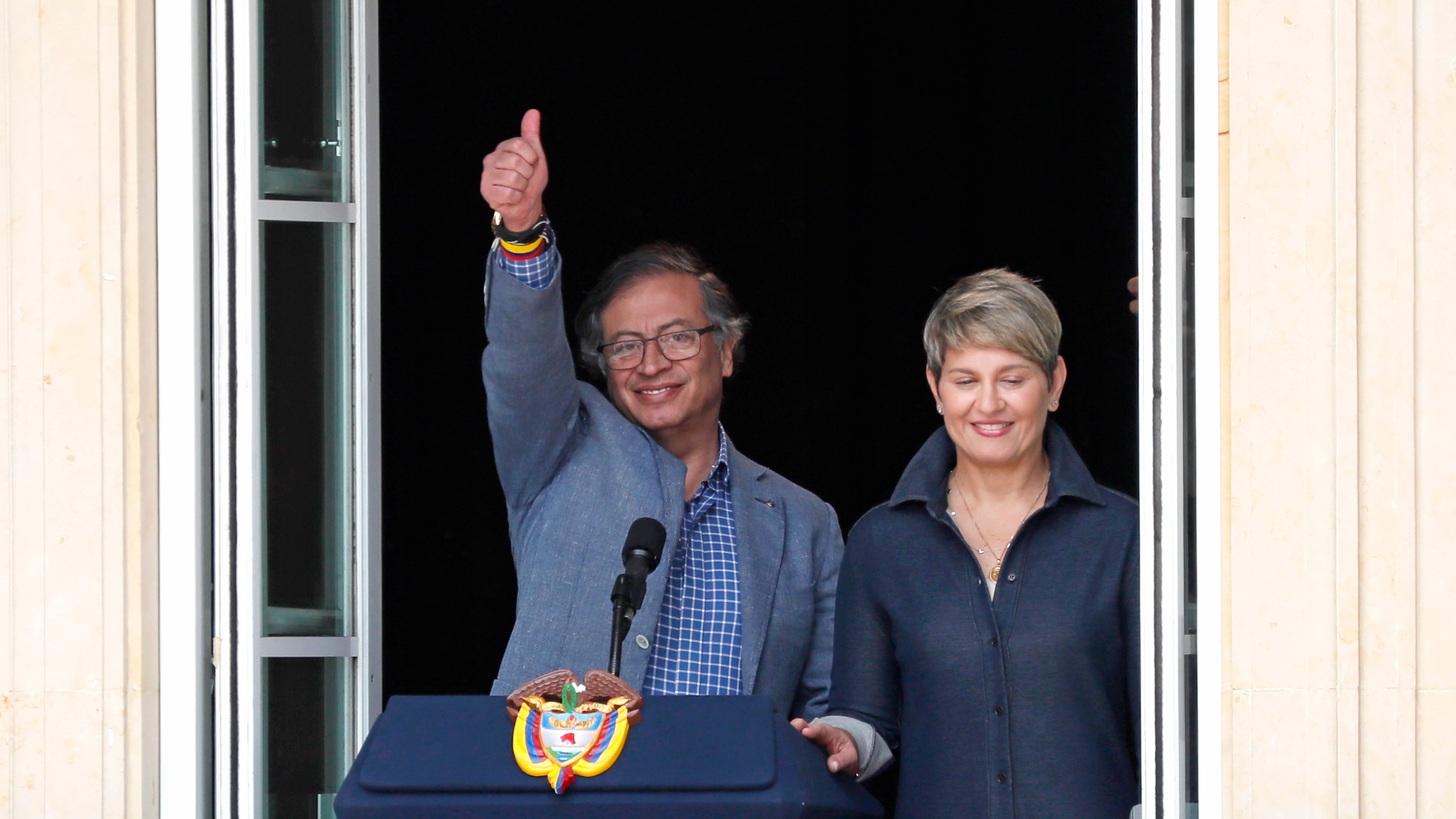 El presidente y la primera dama en el balcón durante el discurso del 1 de mayo.