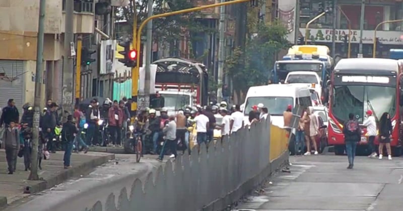 Manifestación en la Caracas bloquea paso de Transmilenio - tomada de Twitter Tránsito Bogotá hoy 1 de septiembre de 2022