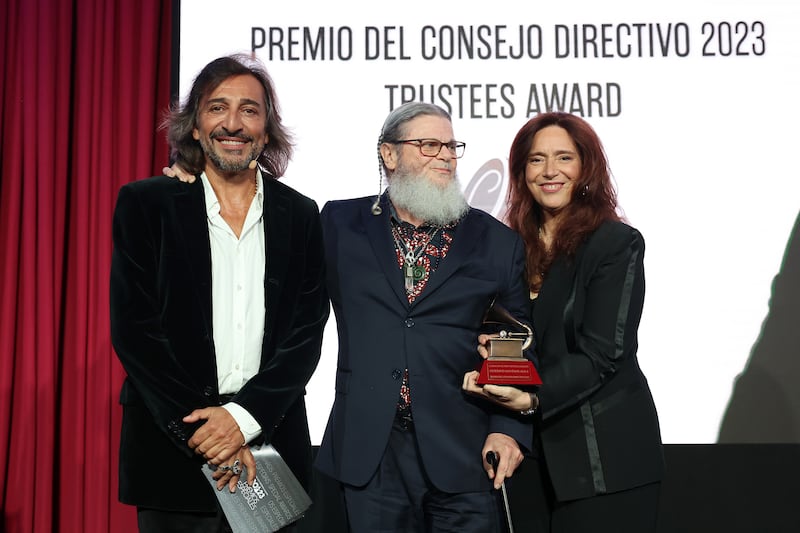 La Semana de la 24ª Entrega Anual del Latin Grammy comenzó con con la entrega de Premios Especiales que incluyó a los siguientes homenajeados: Carmen Linares, Mijares, Arturo Sandoval, Simone, Soda Stereo, Ana Torroja, Alex Acuña, Gustavo Santaolalla y Wisón Torres.