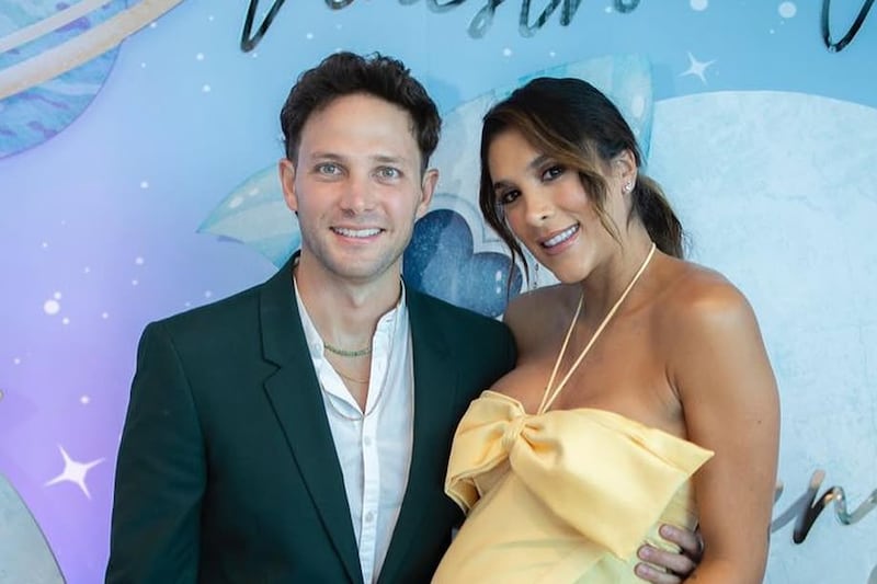 Gabriel Coronel y Daniela Ospina desde sus redes sociales