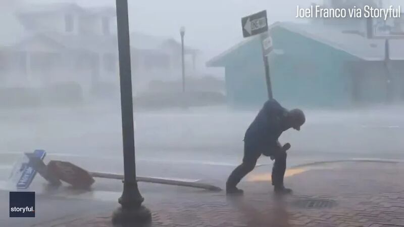 Jim Cantore pasó tremendo susto por el huracán Ian