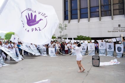 Duelo colectivo, acto en La Alpujarra de Medellín por los firmantes de paz y líderes sociales