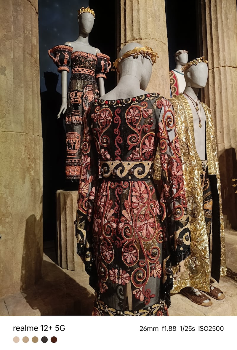 Influencias grecorromanas en 'Dolce & Gabbana: del corazón a las manos'.