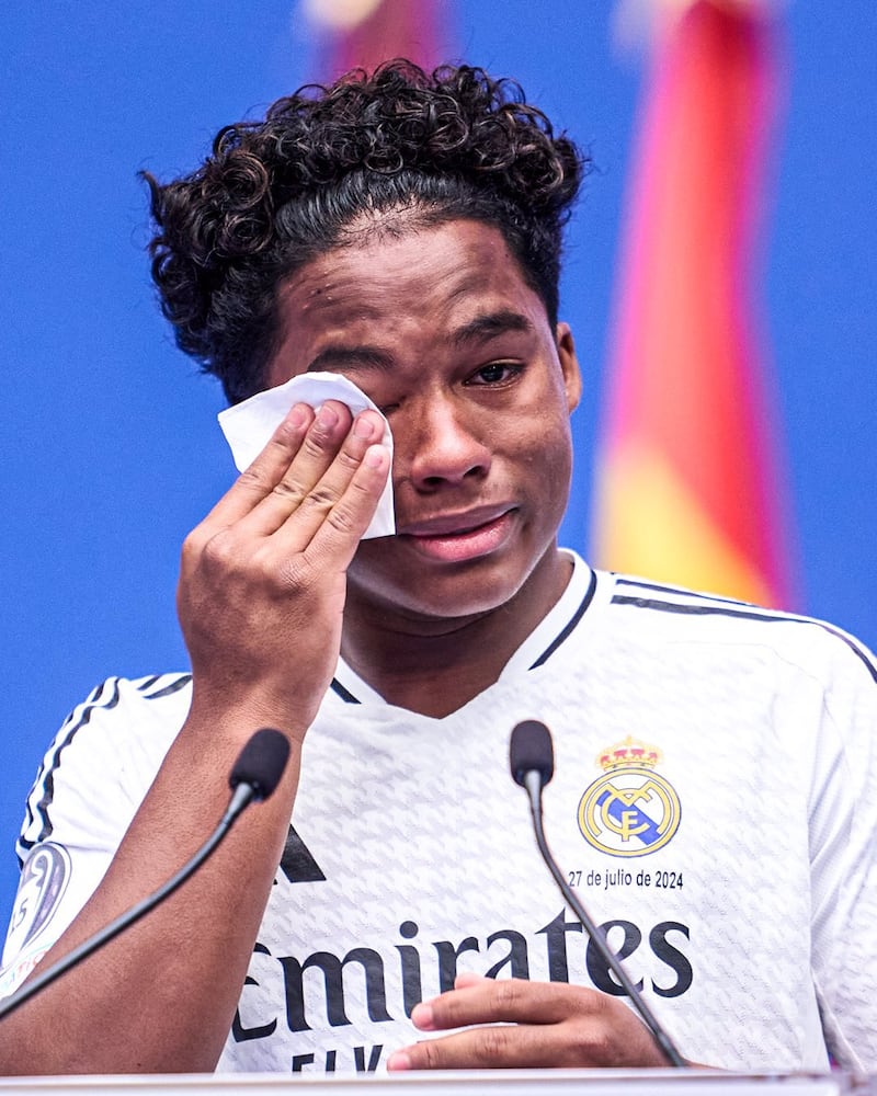 Endrick fue presentado este sábado como nuevo jugador del Real Madrid en el Estadio Santiago Bernabéu.