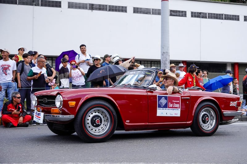 Versión 27 del Desfile de Autos Clásicos y Antiguos 2024