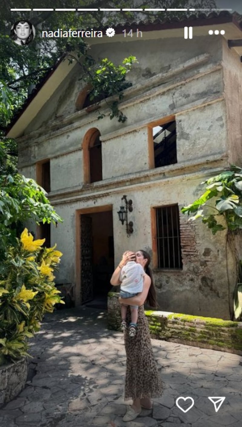 Nadia Ferreira en la hacienda San Gabriel, donde fue la boda de Christian Nodal y Ángela Aguilar