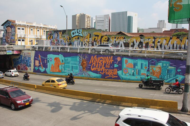 Murales en Cali en el túnel mundialista