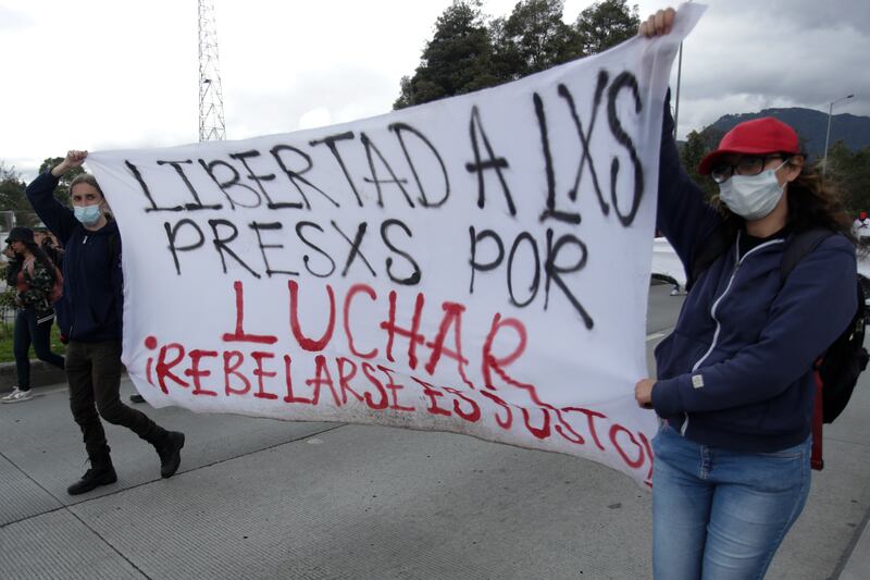 Manifestación de integrantes de la Primera Línea exigiendo la liberación de los presos políticos.