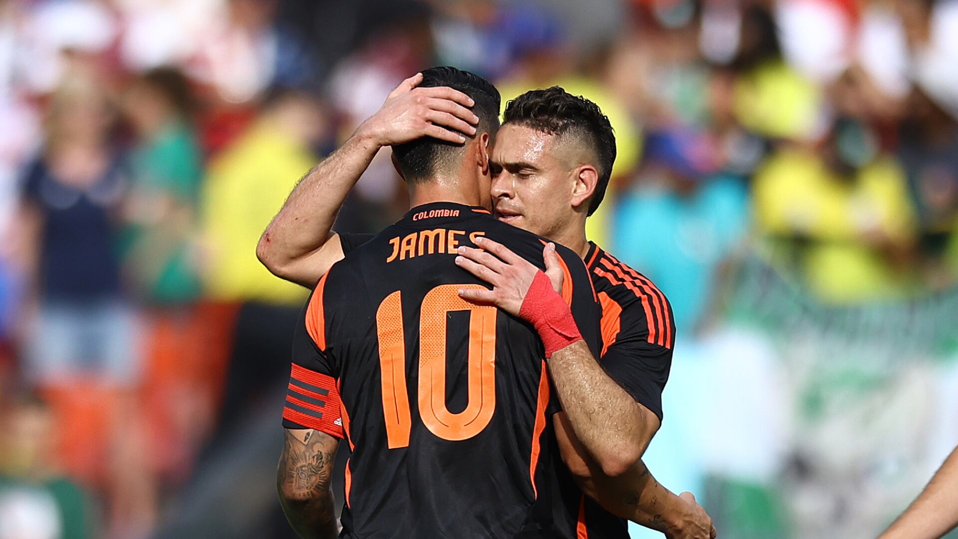 James Rodríguez emocionó a los hinchas de la Selección Colombia por lo que hizo con Rafael Santos Borré