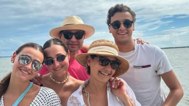 Inés María Zabaraín y Jorge Alfredo Vargas se fueron de playa para disfrutar el fin de semana