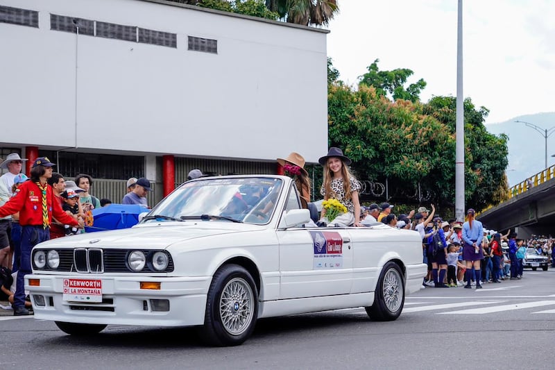 Versión 27 del Desfile de Autos Clásicos y Antiguos 2024