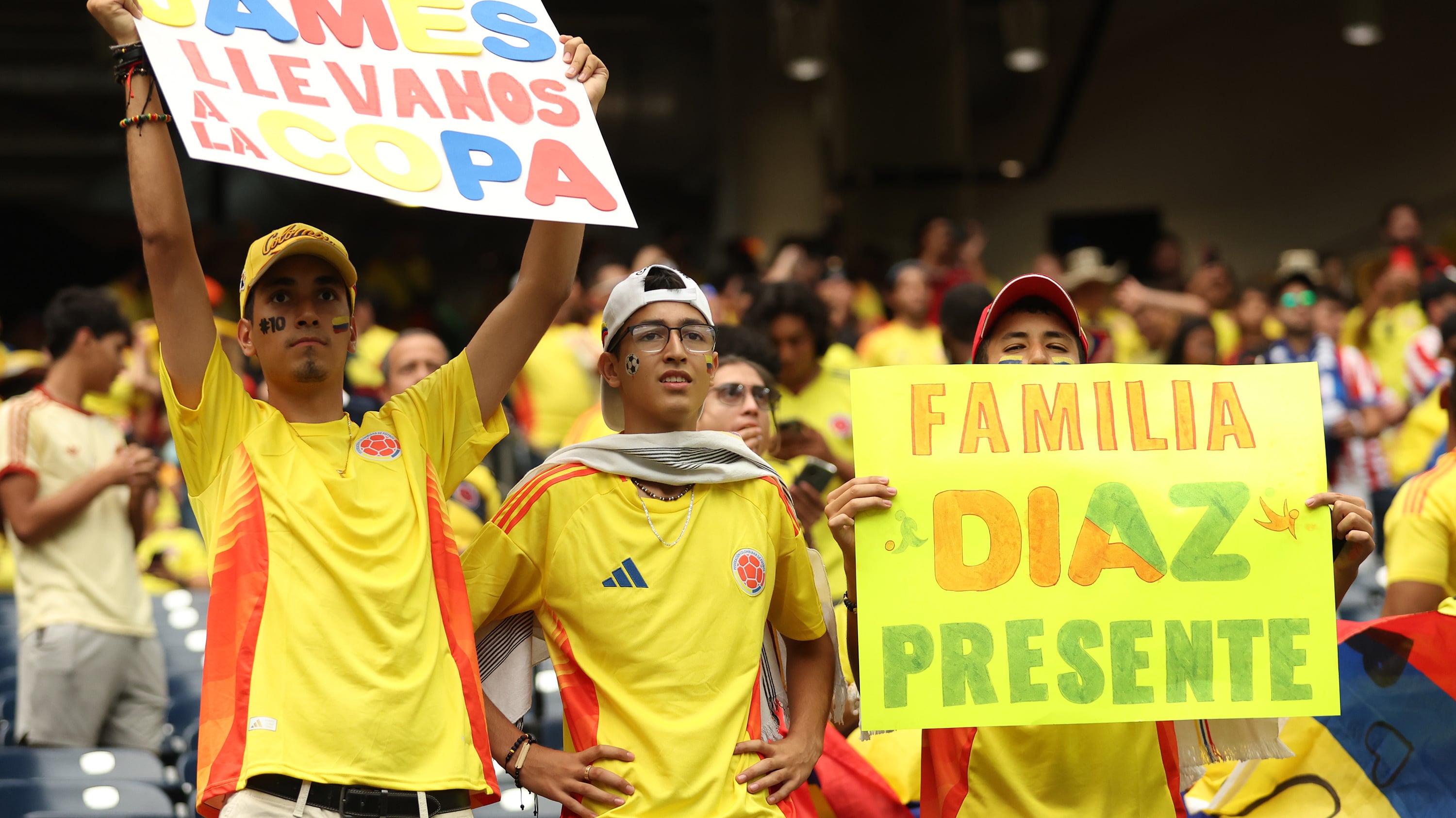 Regresó el "fuera Petro" al partido Colombia vs Paraguay