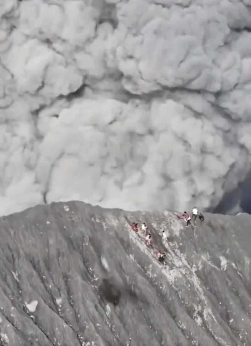 Erupción del volcán Dukono/Twitter