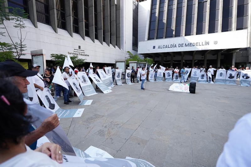 Duelo colectivo, acto en La Alpujarra de Medellín por los firmantes de paz y líderes sociales