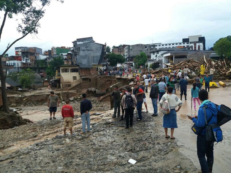 Al menos 42 personas muertas dejaron dos avalanchas ocurrida anoche en Mocoa, capital del departamento del Putumayo.