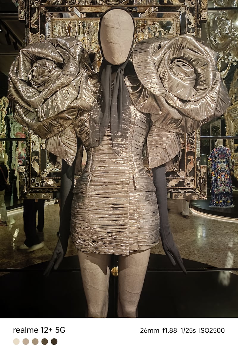 'Dolce & Gabbana: del corazón a las manos', muestra las obras maestras de la marca en Alta Moda, Sartoria y Joyería.