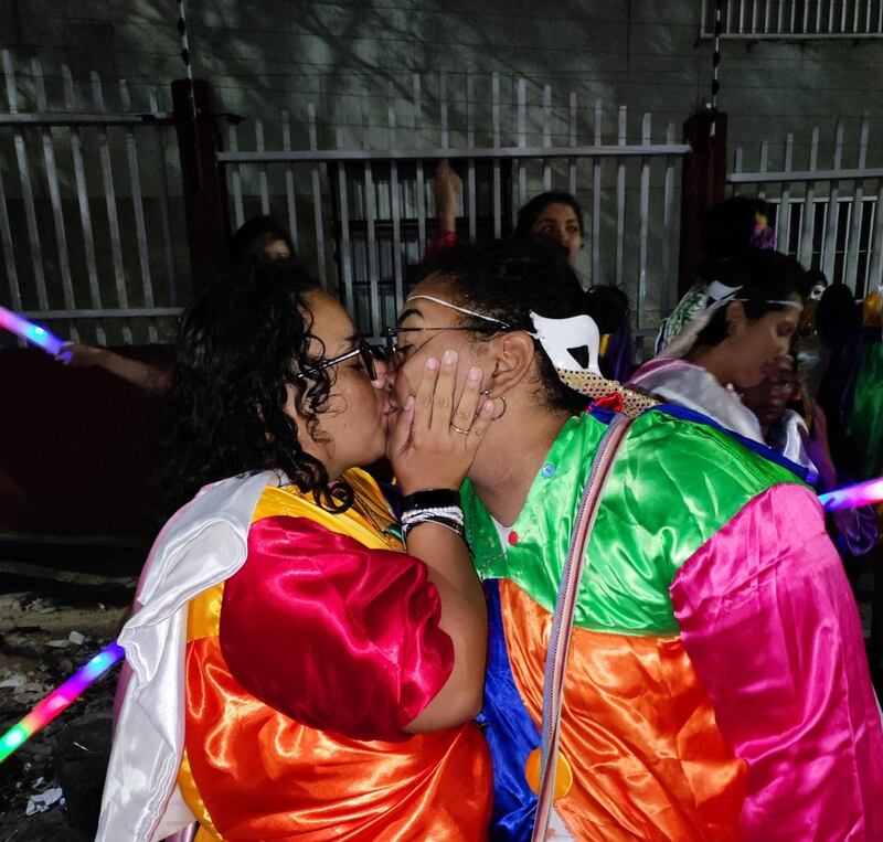 La pareja conformada por Leidy y Luisa en un desfile del Carnaval de Barranquilla.