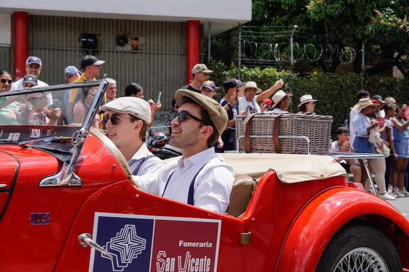 Versión 27 del Desfile de Autos Clásicos y Antiguos 2024