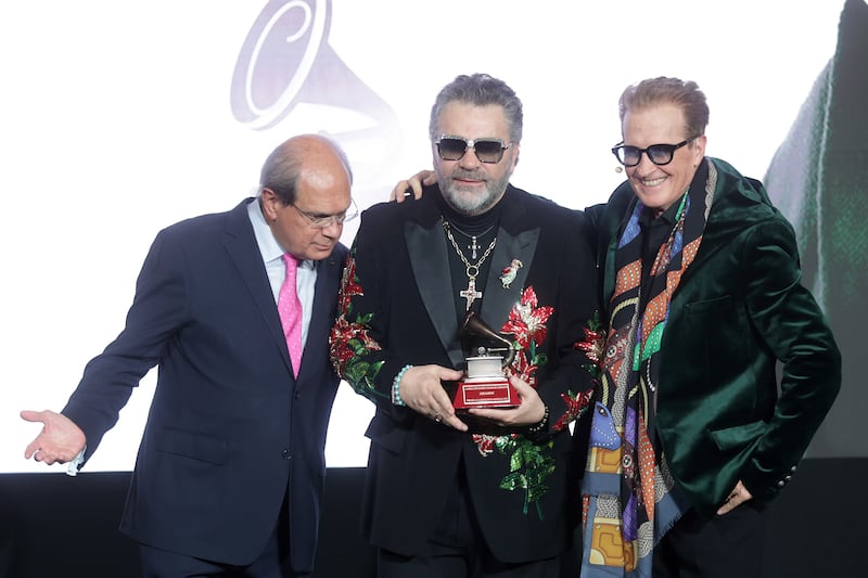 La Semana de la 24ª Entrega Anual del Latin Grammy comenzó con con la entrega de Premios Especiales que incluyó a los siguientes homenajeados: Carmen Linares, Mijares, Arturo Sandoval, Simone, Soda Stereo, Ana Torroja, Alex Acuña, Gustavo Santaolalla y Wisón Torres.