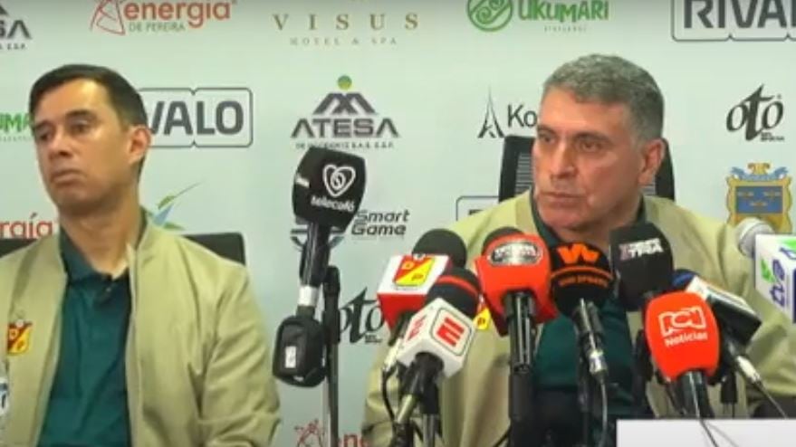 Periodista sorprendió a todos en rueda de prensa de Luis Fernando Suárez en Pereira con lo que hizo