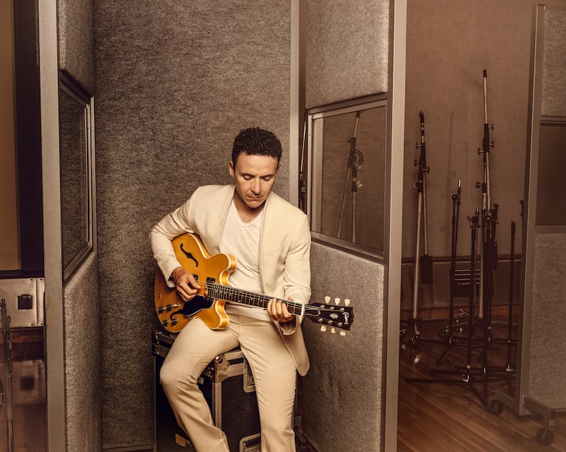 Fonseca lanza ‘Tropicalia’, su nuevo trabajo musical lleno de experimentaciones